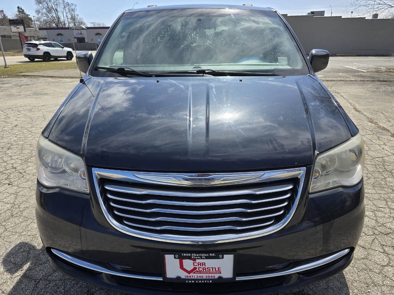 Used 2014 Chrysler Town & Country Touring FWD image 2
