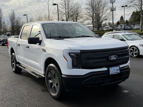 Used 2025 Ford F150 Lightning Pro image 2