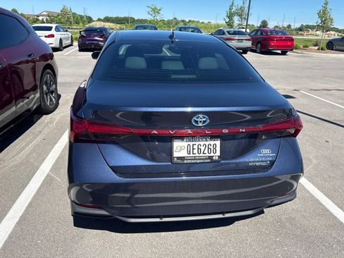 Used 2020 Toyota Avalon Limited w/ Advanced Safety Package FWD image 5