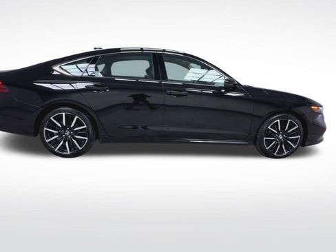 Used 2024 Honda Accord Touring image 9