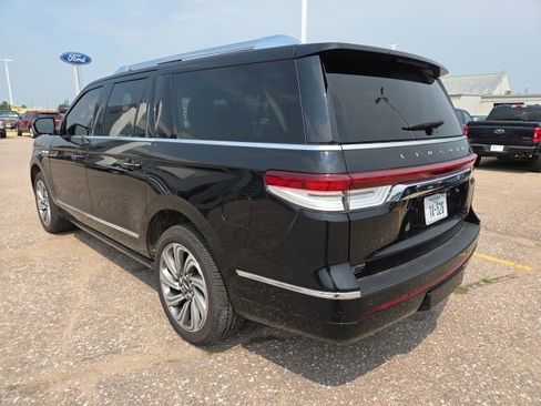 Used 2022 Lincoln Navigator L Reserve image 3