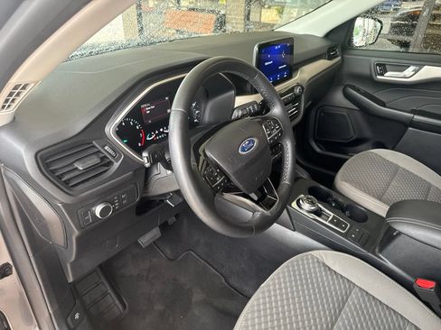 Used 2021 Ford Escape SE w/ Convenience Package AWD/4WD image 9