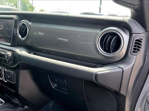 Used 2022 Jeep Wrangler Unlimited Sahara AWD/4WD image 19