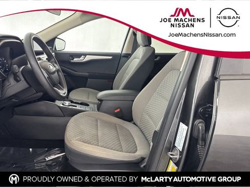 Used 2020 Ford Escape SE image 21