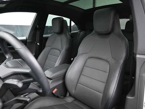 Certified 2025 Porsche Macan Electric RWD image 5