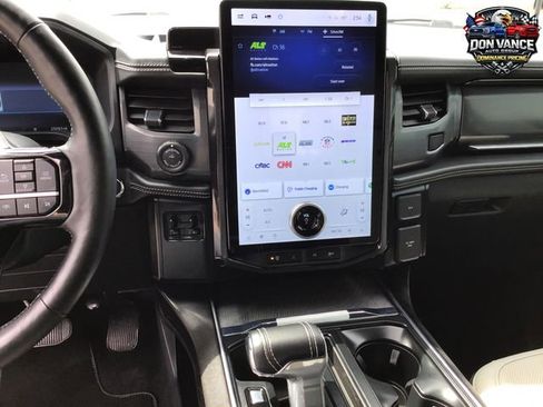 Used 2023 Ford F150 Lightning Platinum image 17