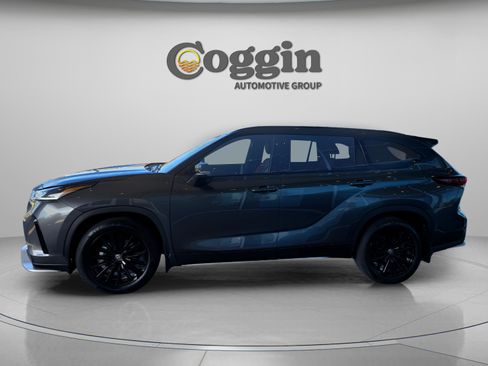 Certified 2025 Toyota Highlander XSE image 3