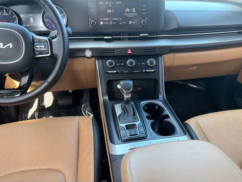 Used 2023 Kia Carnival LX image 18