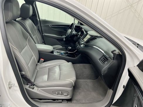 Used 2017 Chevrolet Impala Premier w/ Enhanced Convenience Package image 23