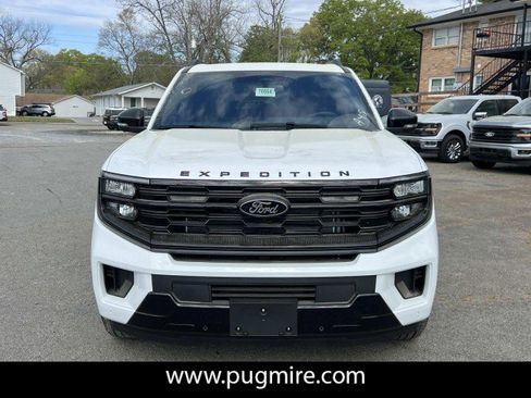 New 2026 Ford Expedition Platinum image 2