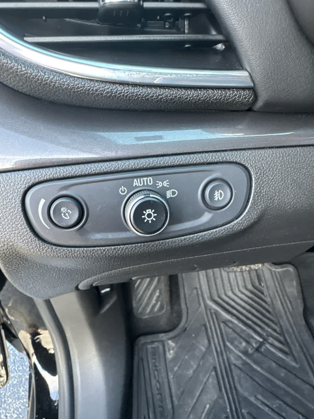 Used 2019 Buick Encore Essence w/ Experience Buick Package AWD/4WD image 15