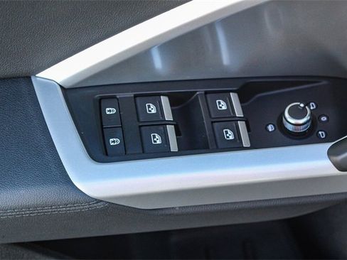 Used 2020 Audi Q3 2.0T Premium w/ Convenience Package image 28