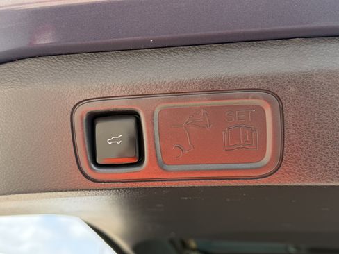 Certified 2022 Ford Expedition XLT image 9