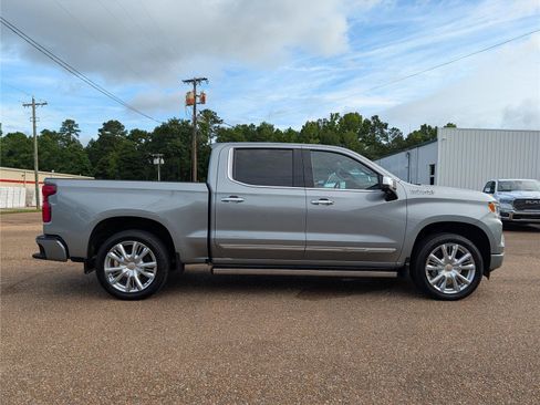 Used 2025 Chevrolet Silverado 1500 High Country AWD/4WD image 7