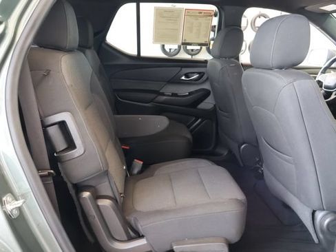 Used 2022 Chevrolet Traverse LT FWD image 21