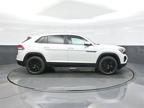 New 2026 Volkswagen Atlas Cross Sport SE image 8