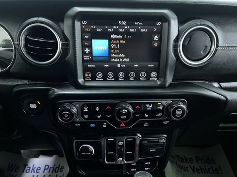 Used 2022 Jeep Wrangler Unlimited Sahara w/ Cold Weather Group AWD/4WD image 21