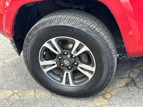 Used 2018 Toyota Tacoma TRD Sport RWD image 11