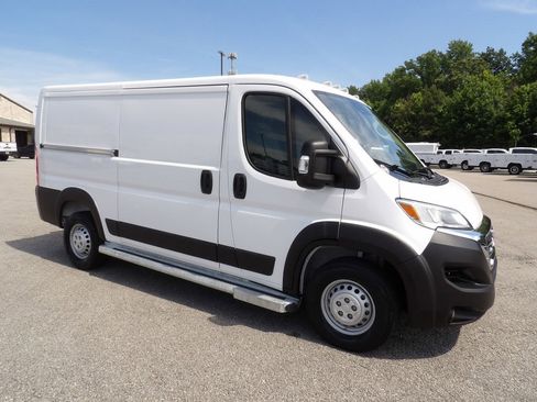 Used 2025 RAM ProMaster 2500 w/ U-Haul Equipment Group FWD image 10