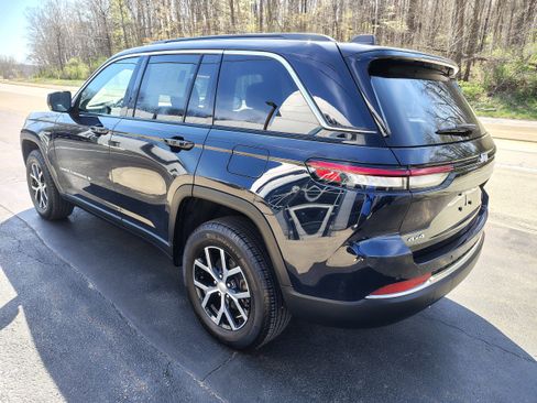 Certified 2024 Jeep Grand Cherokee Limited image 7