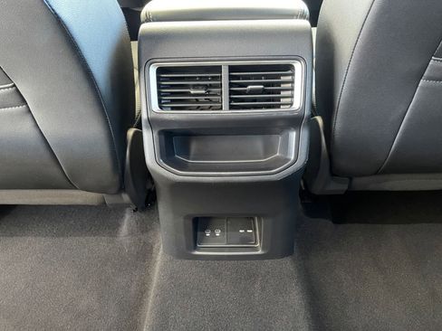 Used 2025 Volkswagen Atlas Cross Sport SE image 24