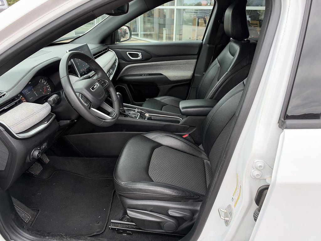 Used 2024 Jeep Compass Latitude AWD/4WD image 13