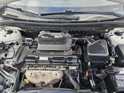 Used 2010 Hyundai Elantra SE image 17