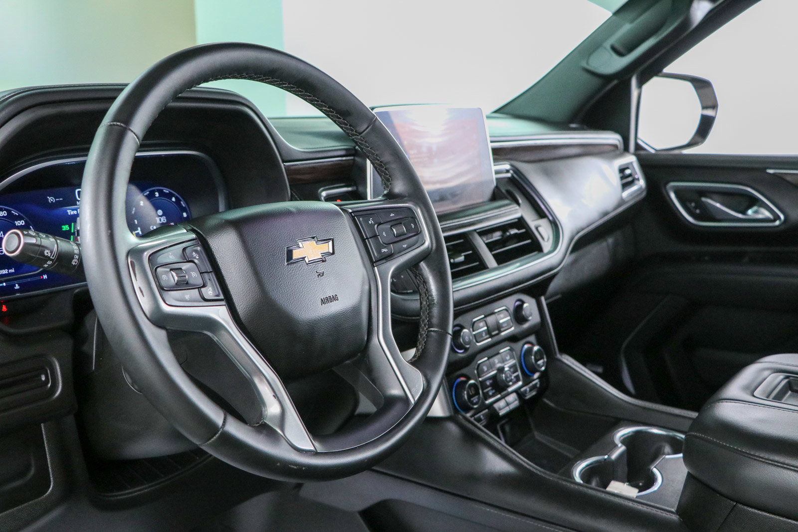 Used 2023 Chevrolet Tahoe LT w/ Luxury Package RWD image 25
