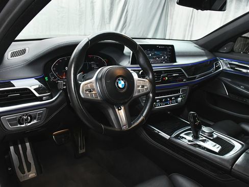 Used 2022 BMW 740i xDrive w/ M Sport Package AWD/4WD image 25