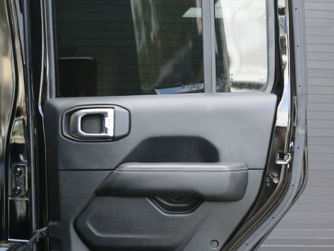 Used 2018 Jeep Wrangler Unlimited Rubicon w/ Dual Top Group image 25