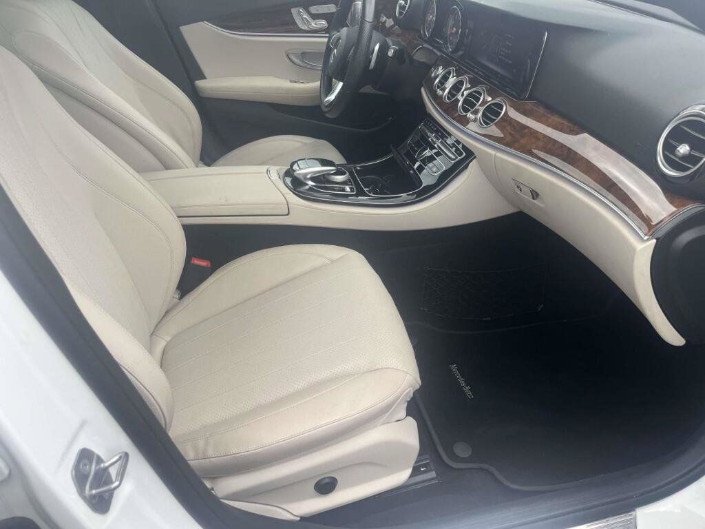 Used 2018 Mercedes-Benz E 400 4MATIC Sedan image 21
