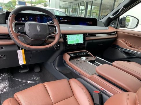 New 2026 Lincoln Navigator Reserve AWD/4WD image 17