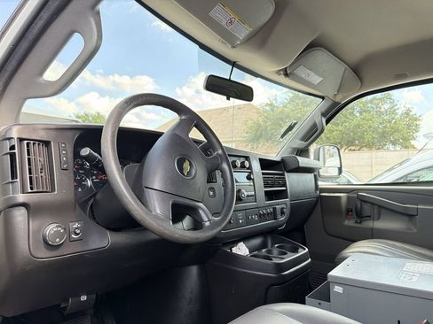 Used 2017 Chevrolet Express 2500 RWD image 6