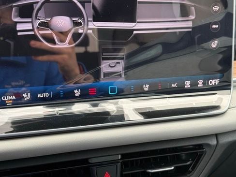 New 2026 Volkswagen Tiguan SEL R-Line AWD/4WD image 11