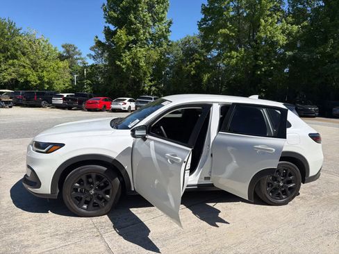 Certified 2025 Honda HR-V Sport image 17