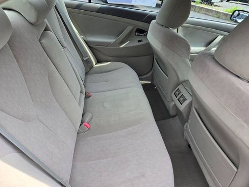 Used 2011 Toyota Camry Hybrid w/ Upgrade Pkg FWD image 24