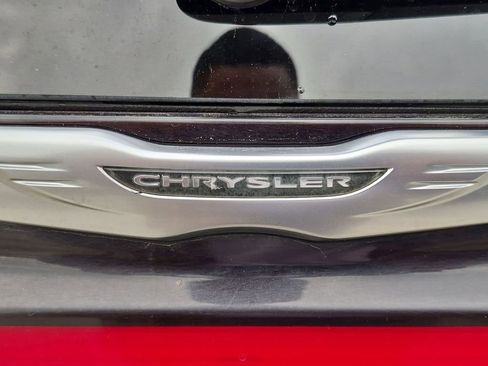 Used 2023 Chrysler Pacifica Touring-L FWD image 25