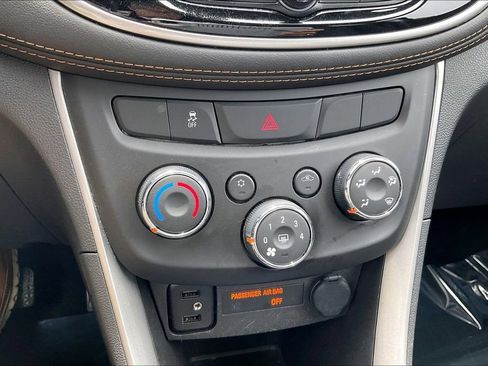 Used 2022 Chevrolet Trax LS w/ Tint and Cruise Package AWD/4WD image 30