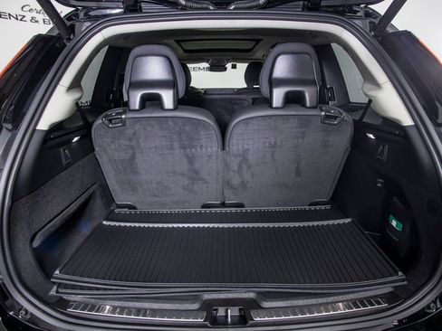 Used 2025 Volvo XC90 T8 Plus w/ Protection Package Premier AWD/4WD image 8