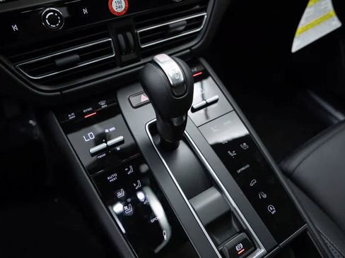 Certified 2026 Porsche Macan S AWD/4WD image 27