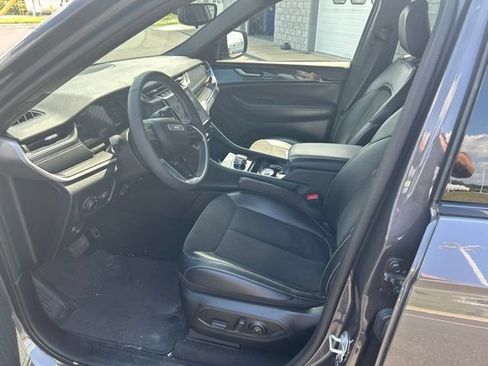 Used 2023 Jeep Grand Cherokee L Laredo AWD/4WD image 10