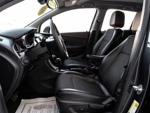 Used 2021 Chevrolet Trax LT image 4