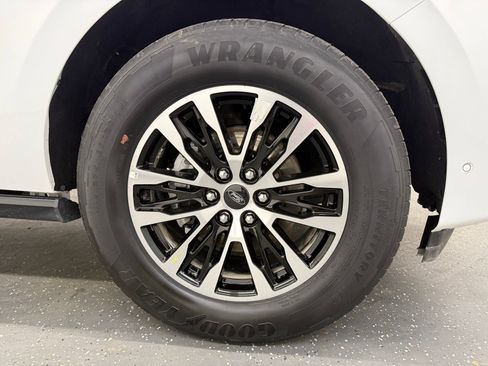 Used 2025 Ford Expedition Max Platinum AWD/4WD image 21