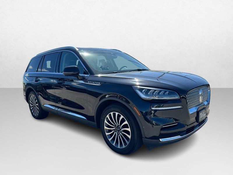 Used 2024 Lincoln Aviator Reserve AWD/4WD image 3