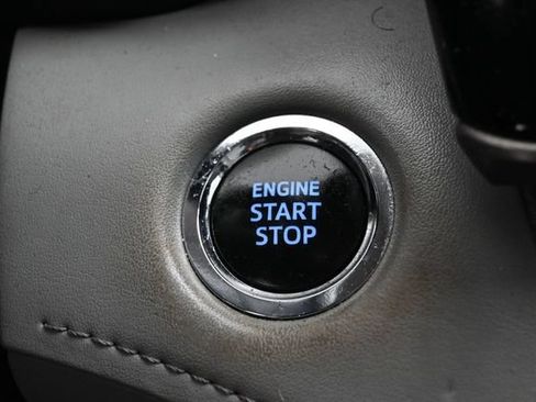 Used 2022 Toyota Highlander LE AWD/4WD image 24
