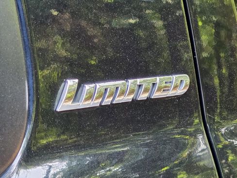 Used 2018 Toyota Sequoia Limited w/ Safety & Convenience Package RWD image 33