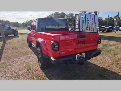 New 2025 Jeep Gladiator Willys image 16