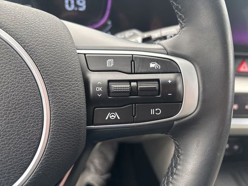 Used 2025 Kia Sportage EX image 19