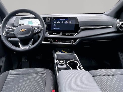 Used 2026 Chevrolet Equinox LT w/ LPO, Floor Liner Package FWD image 8