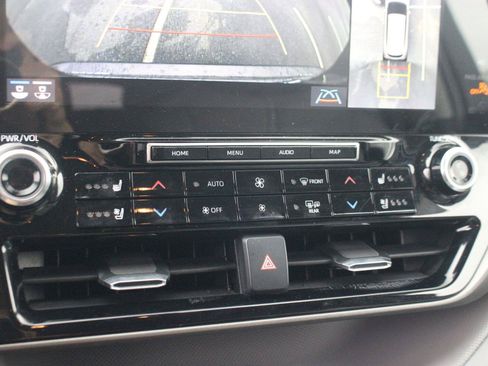 Used 2021 Toyota Highlander Limited AWD/4WD image 30